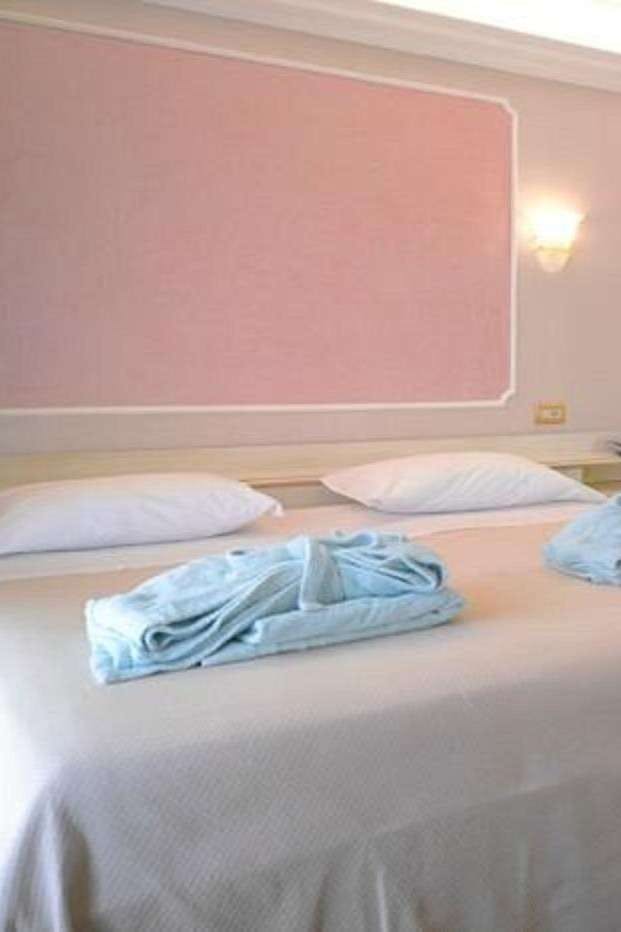 Hotel HOTEL COMMODORE TERME photo 2