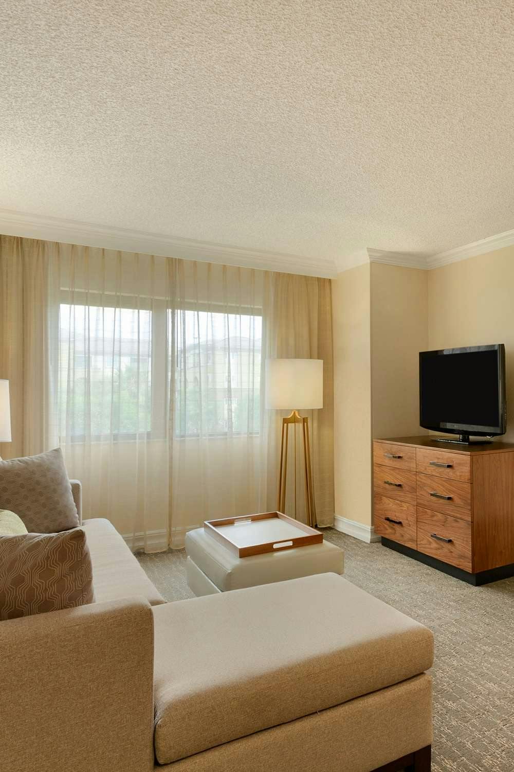 Hotel Embassy Suites by Hilton Anaheim Orange photo 2