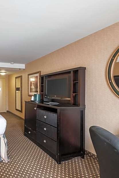 Hotel Carradoc Hall Hotel & Conference Ctr by The Red Collection photo 3