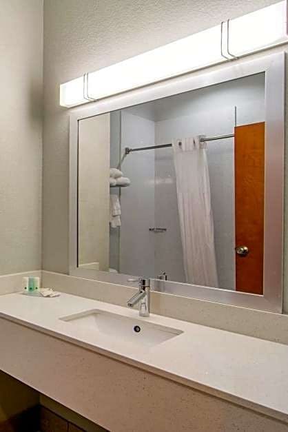 Hotel Quality Inn and Suites Decatur Atlanta East photo 4