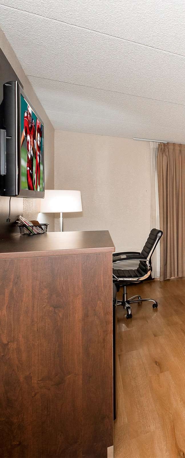 Hotel Red Roof PLUS+ & Suites Knoxville West-Cedar Bluff photo 5