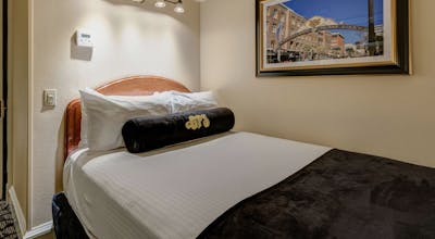 Gaslamp Plaza Suites