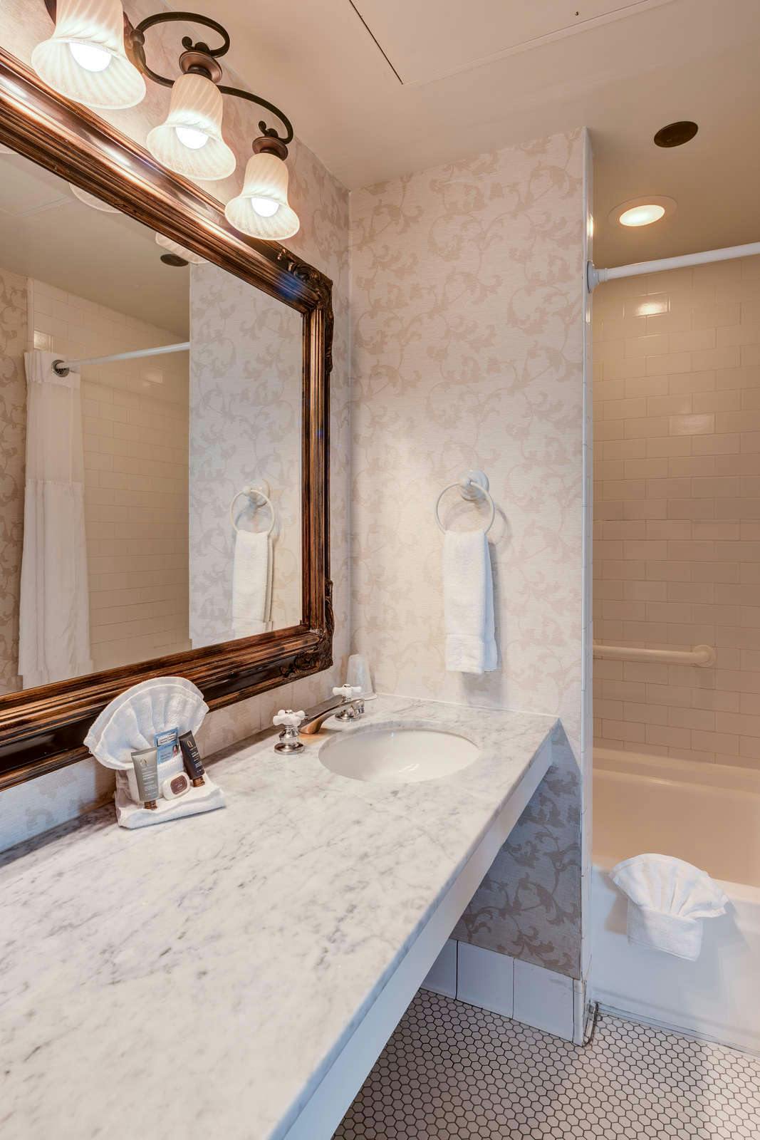 Hotel Gaslamp Plaza Suites photo 2