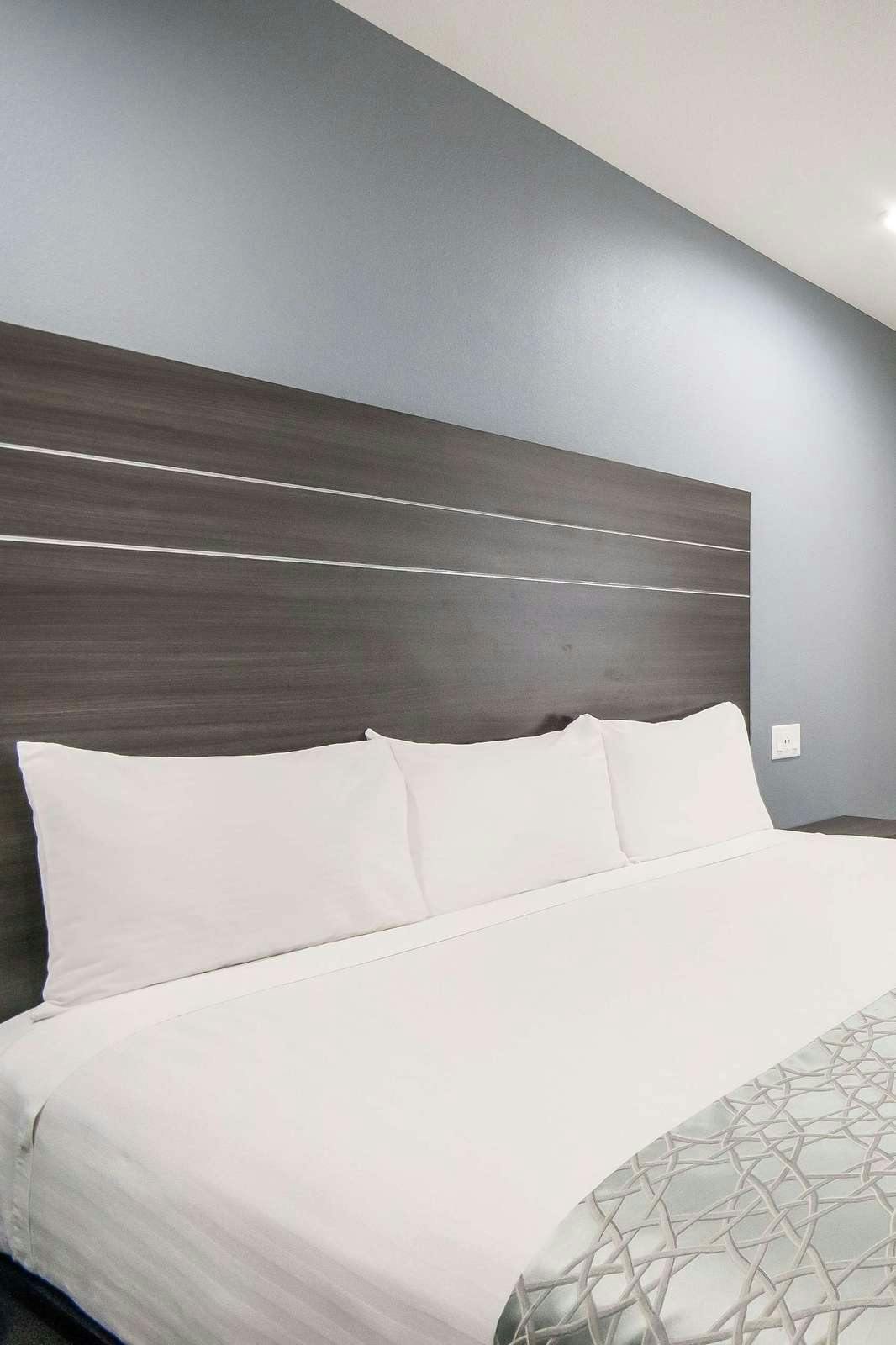 Hotel Americas Best Value Inn And Suites Northeast Houston I-610 photo 1