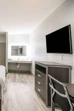 Hotel Americas Best Value Inn And Suites Northeast Houston I-610 photo 3