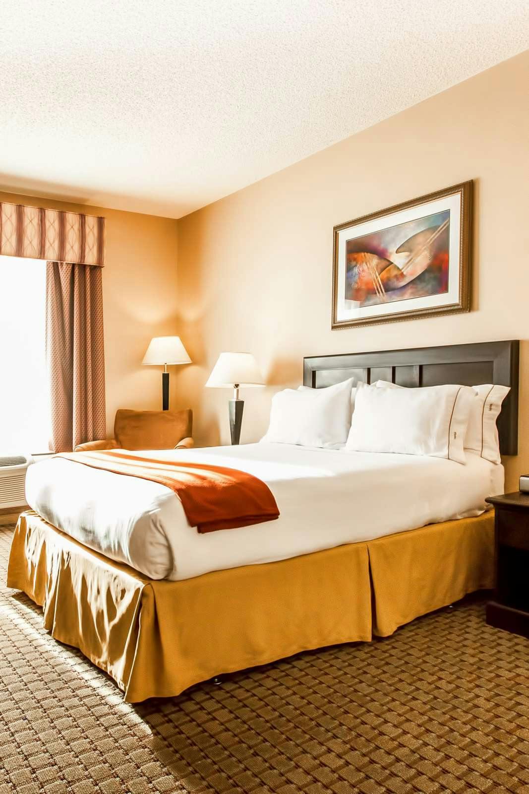 Hotel Holiday Inn Express & Suites Roseville Galleria Area photo 1