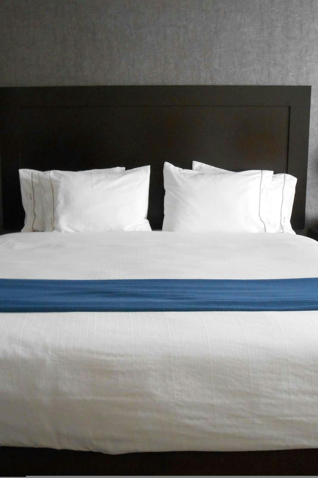 Hotel Holiday Inn Express Hotel & Suites Kansas City Medical Center photo 1