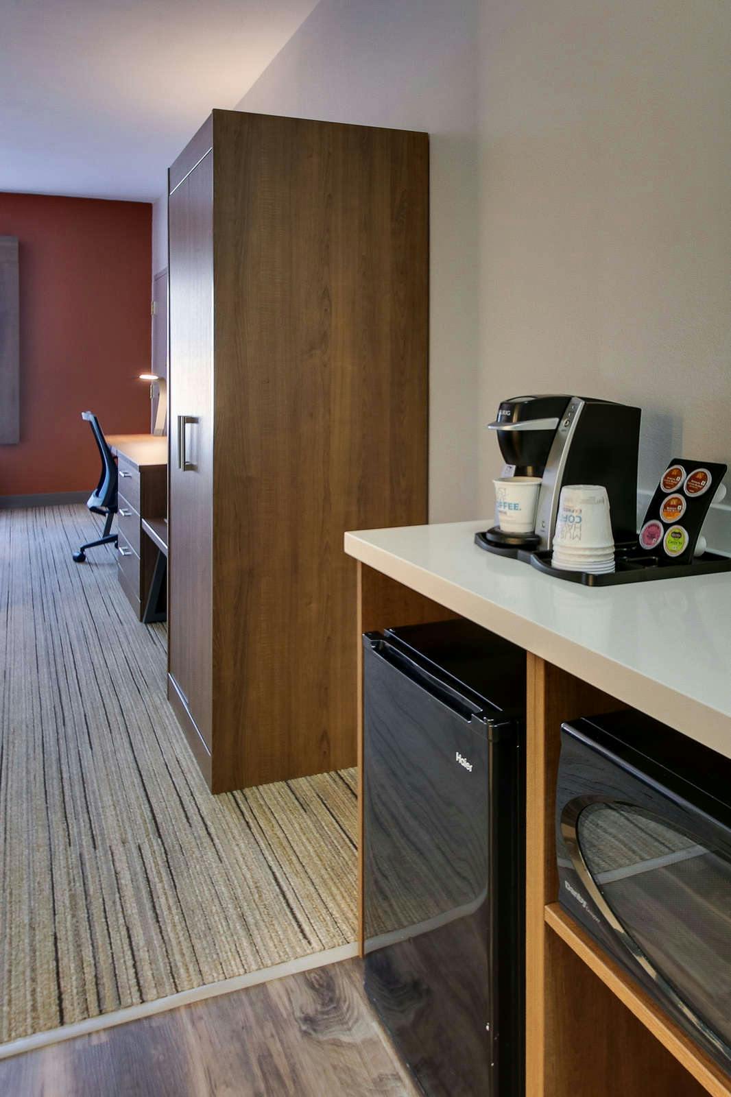 Hotel Holiday Inn Express Hotel & Suites Emory University photo 5