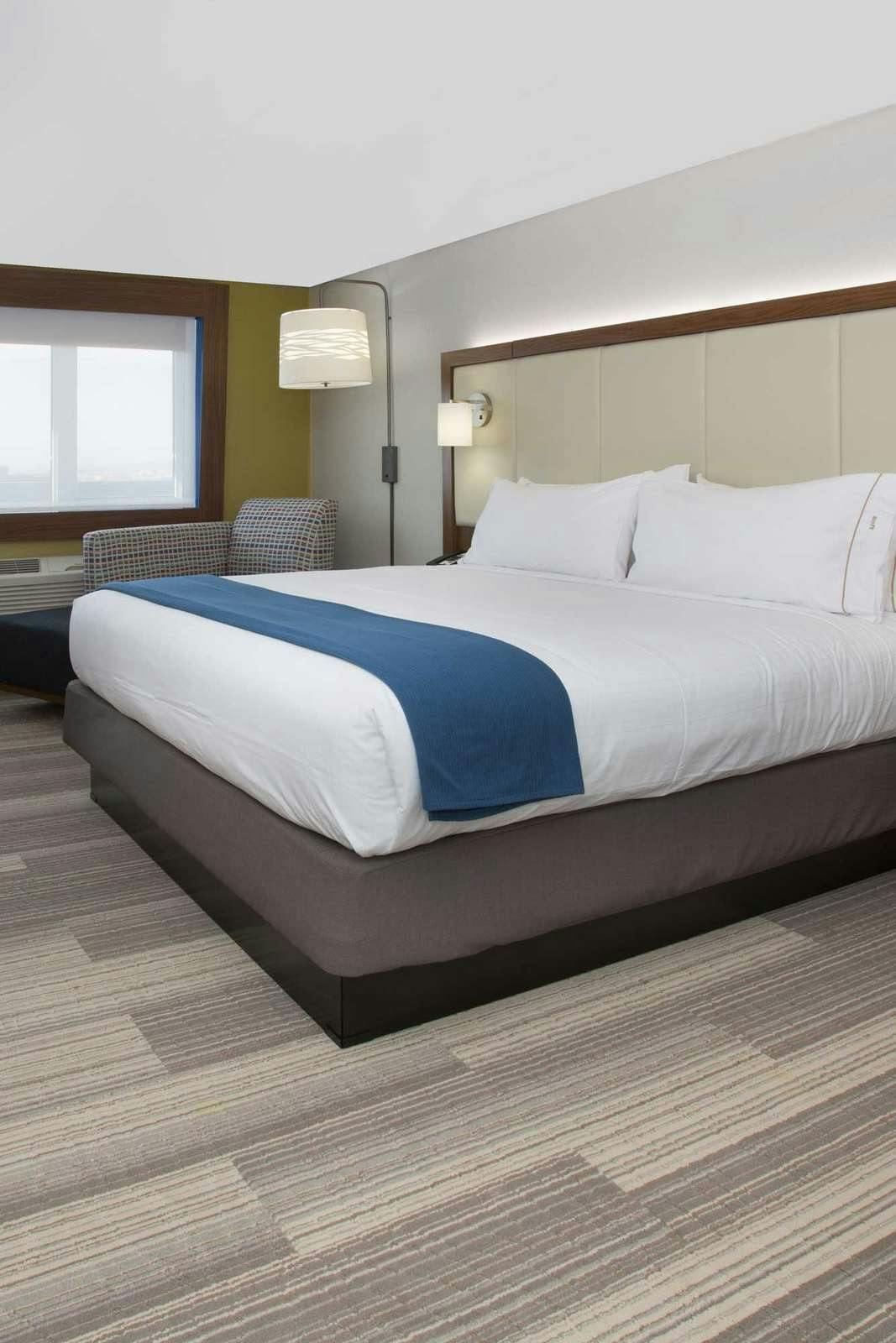 Hotel Holiday Inn Express & Suites Calgary Airport Trail NE photo 3