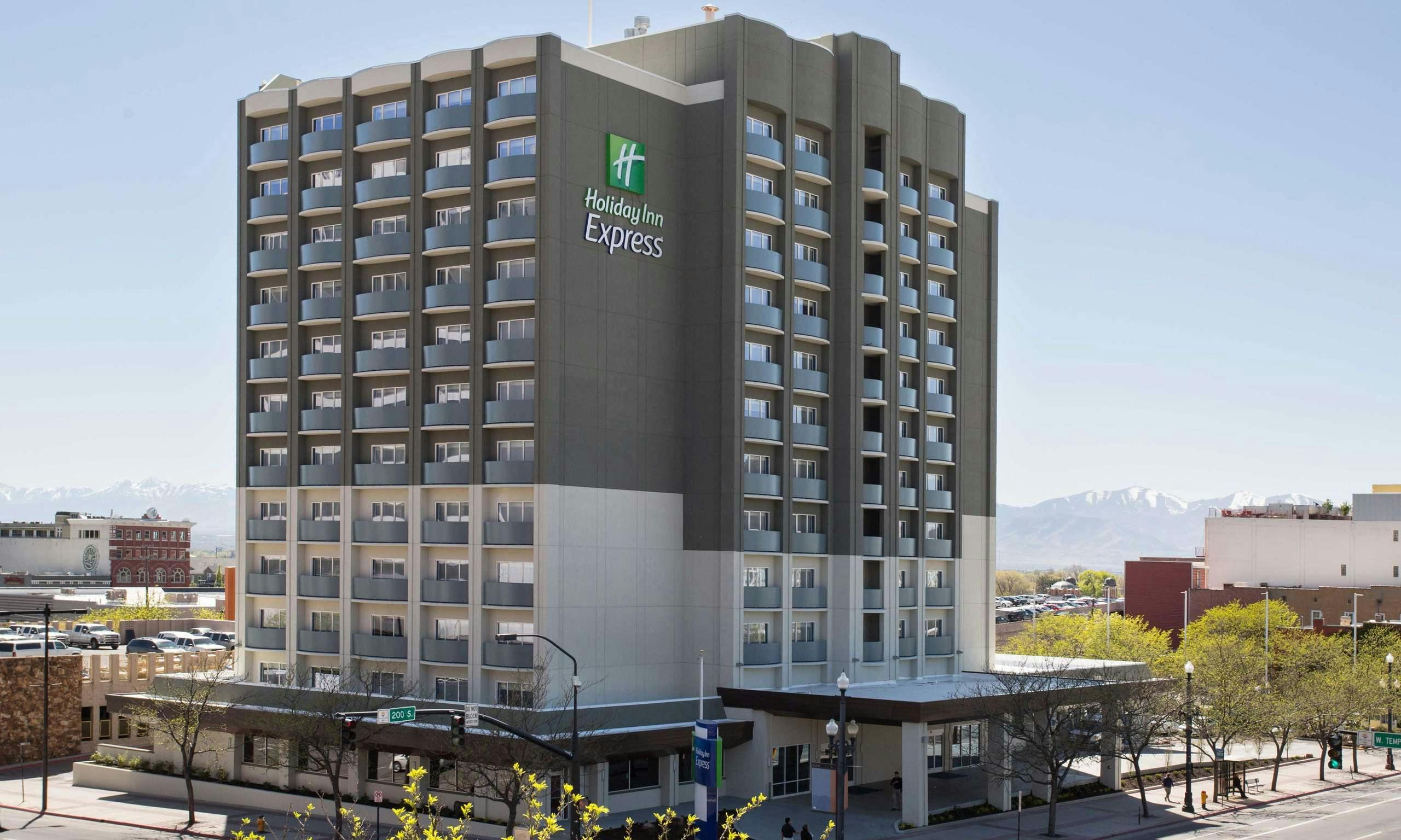 Holiday Inn Express & Suites Calgary Airport Trail NE