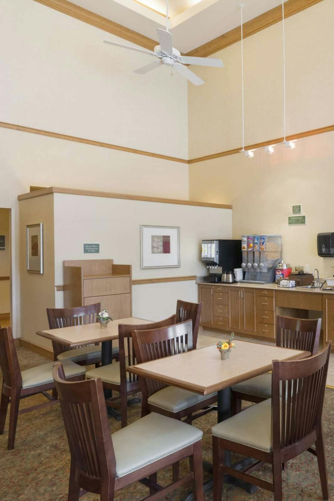 Hotel Country Inn & Suites by Radisson, Covington, LA photo 5