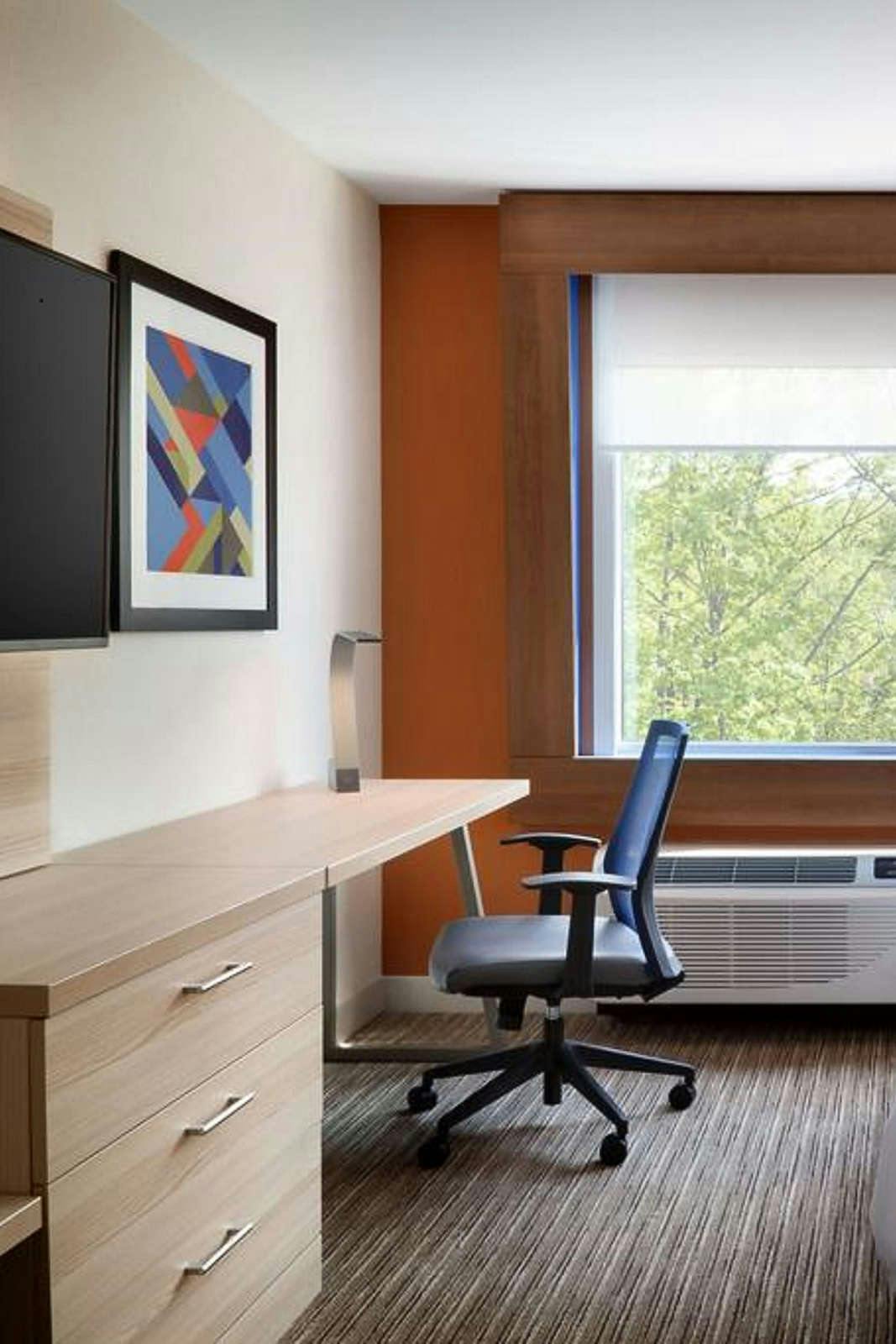 Hotel Holiday Inn Express & Suites Las Vegas E Tropicana photo 3