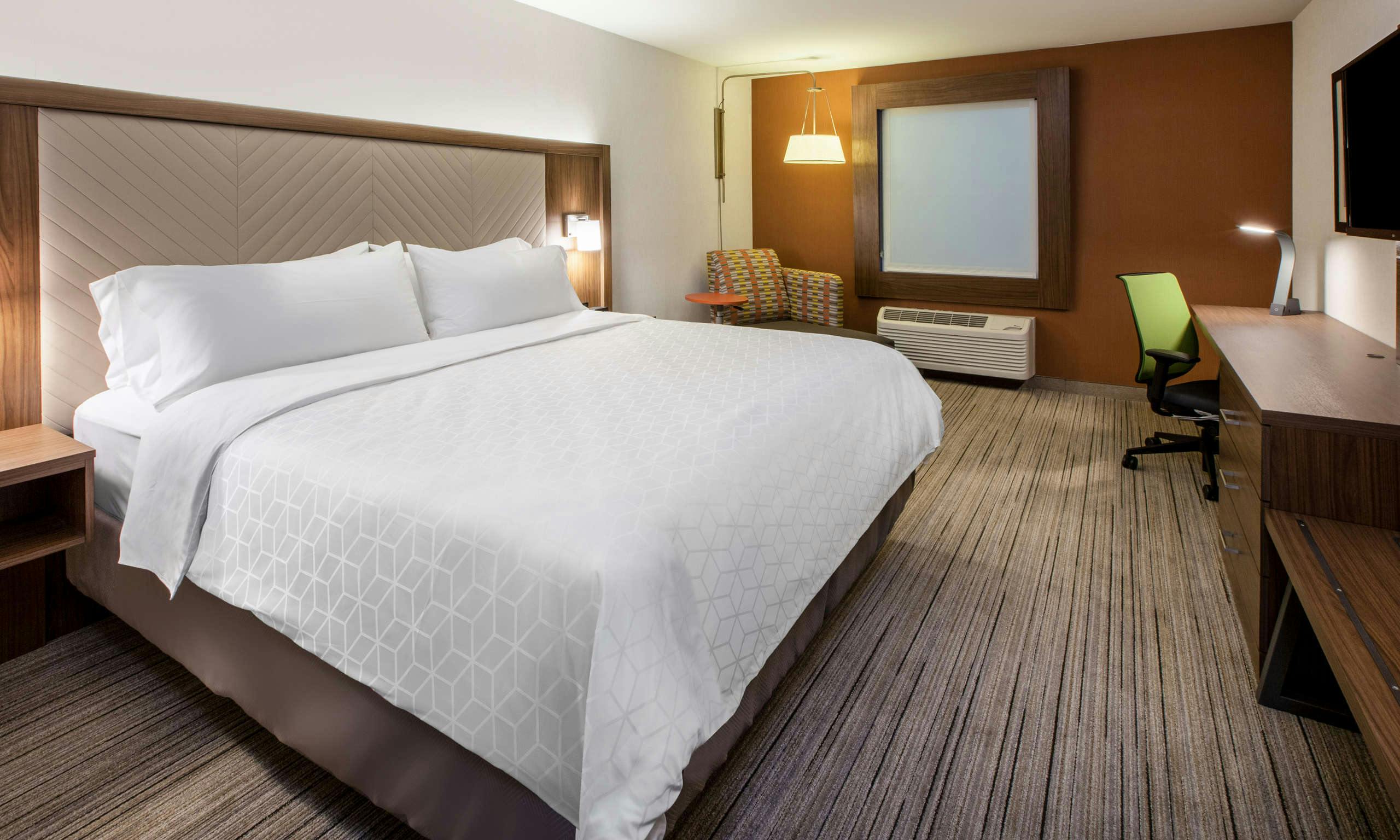 Holiday Inn Express & Suites Las Vegas E Tropicana