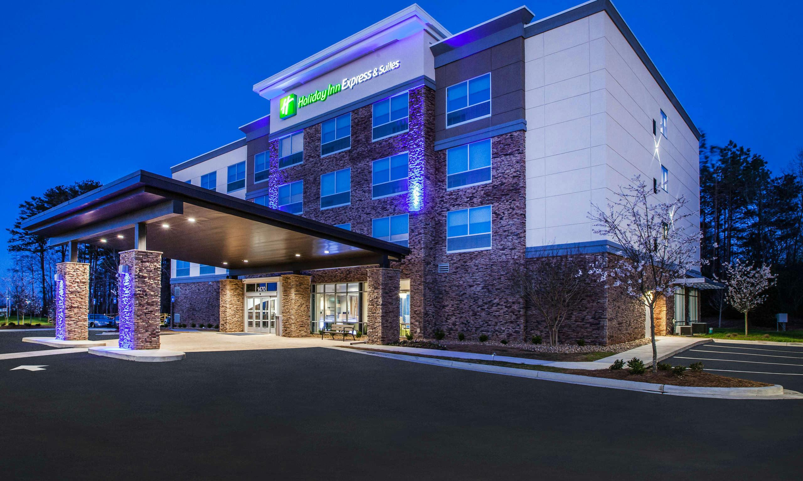 Holiday Inn Express & Suites Atlanta N - Woodstock