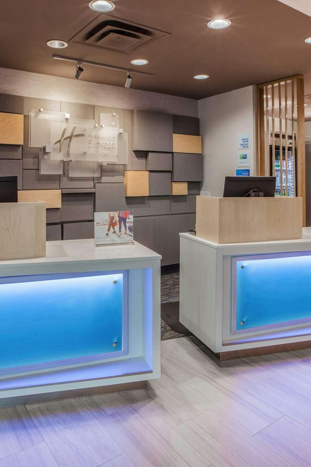 Hotel Holiday Inn Express & Suites Grand Rapids Airport South photo 2