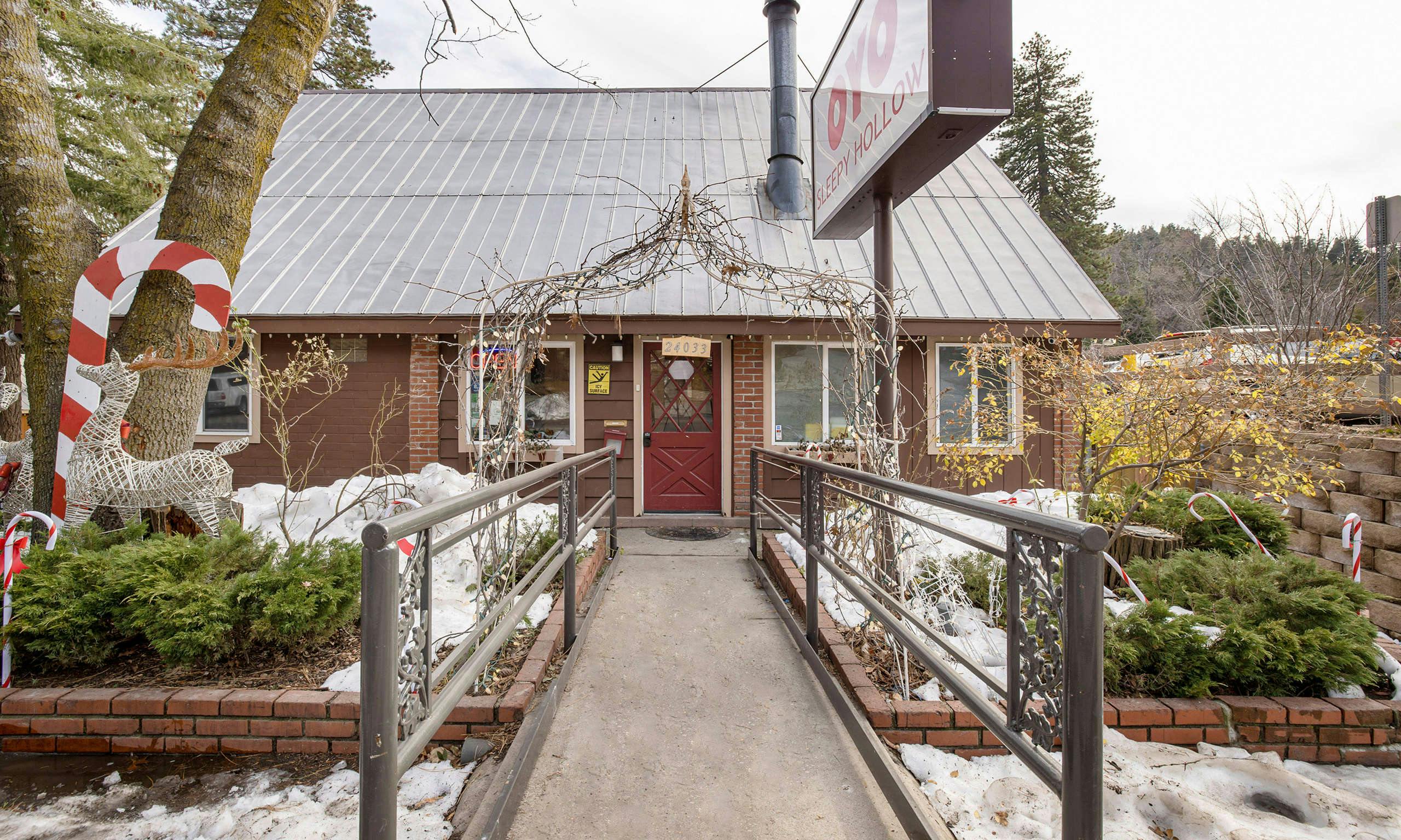 OYO Sleepy Hollow, Crestline, Big Bear Lake - HotelTonight