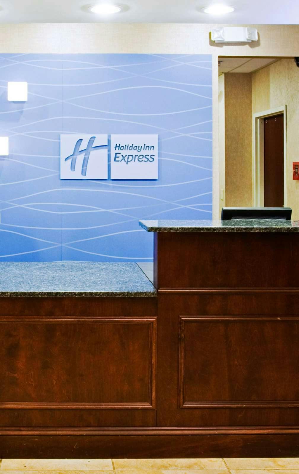 Hotel Holiday Inn Express Hotel & Suites Charlotte Arrowood photo 4