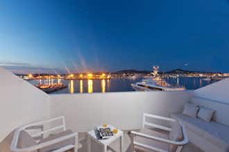 Hotel Ryans La Marina photo 1