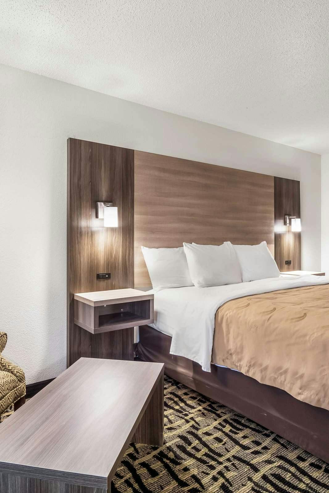 Hotel Quality Inn & Suites Augusta photo 2