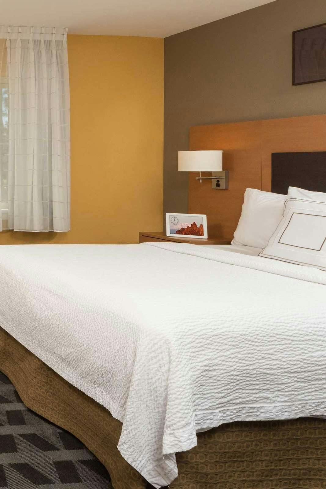 Hotel TownePlace Suites Bend Near Mt. Bachelor photo 2