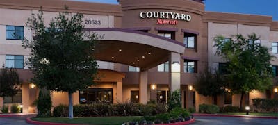 Courtyard Santa Clarita Valencia