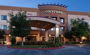 Courtyard Santa Clarita Valencia