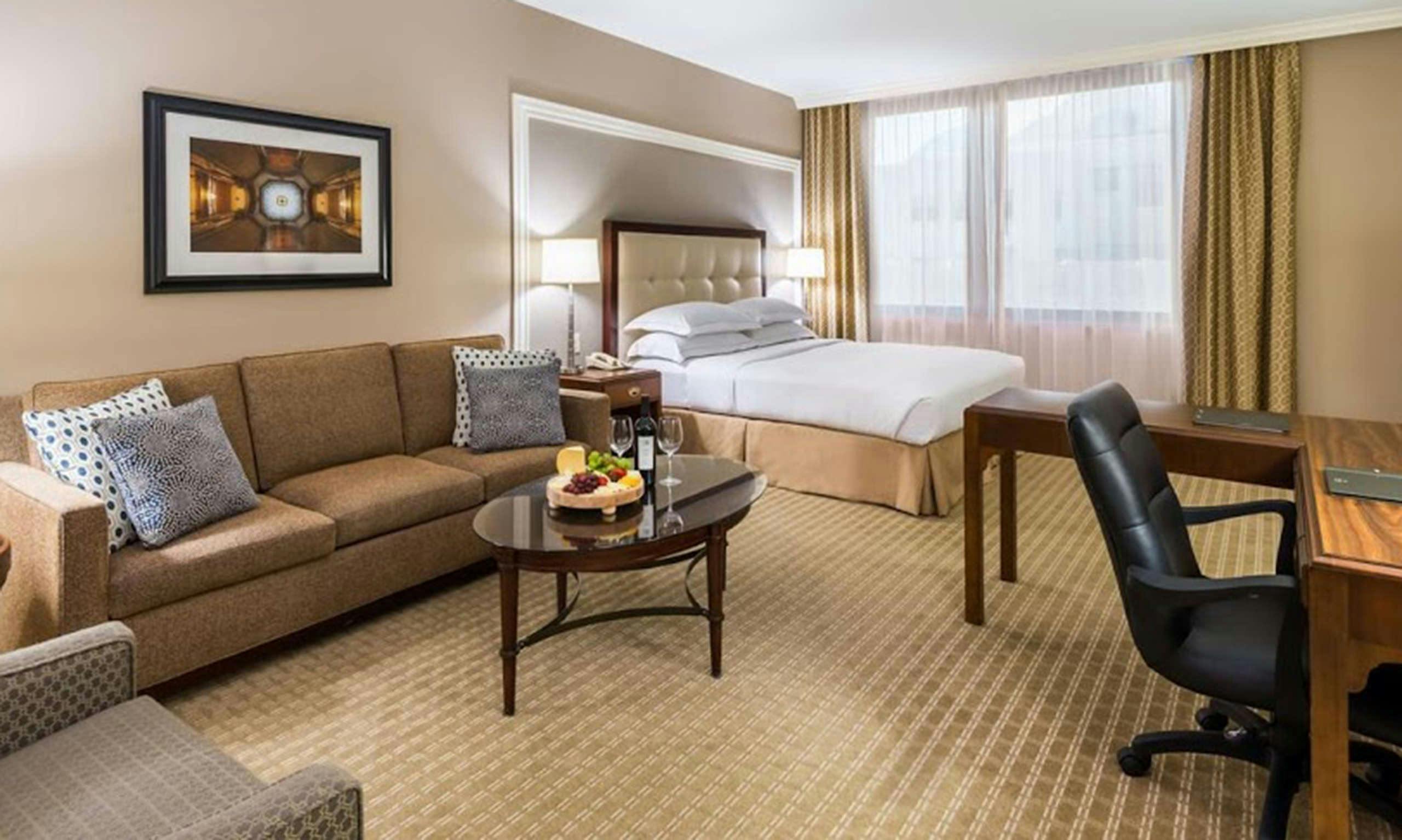Hilton Indianapolis Hotel & Suites