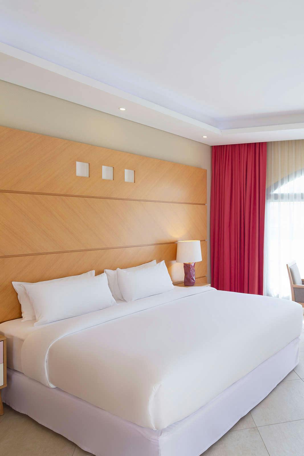 Hotel Occidental Sharjah Grand photo 1