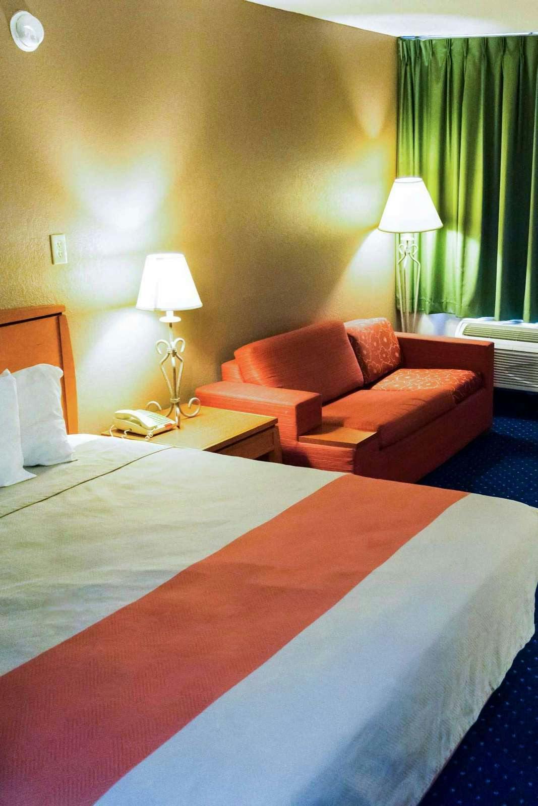 Hotel Express Inn Newport News photo 1