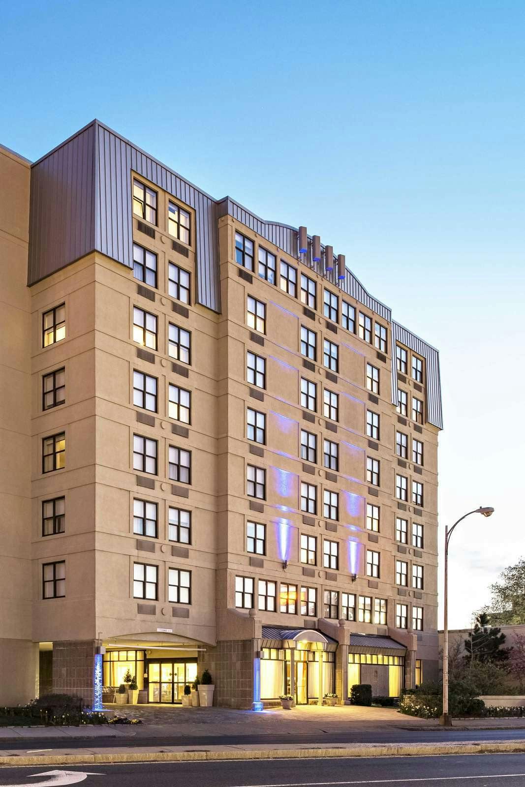 Hotel Holiday Inn Express Hotel & Suites Cambridge photo 1