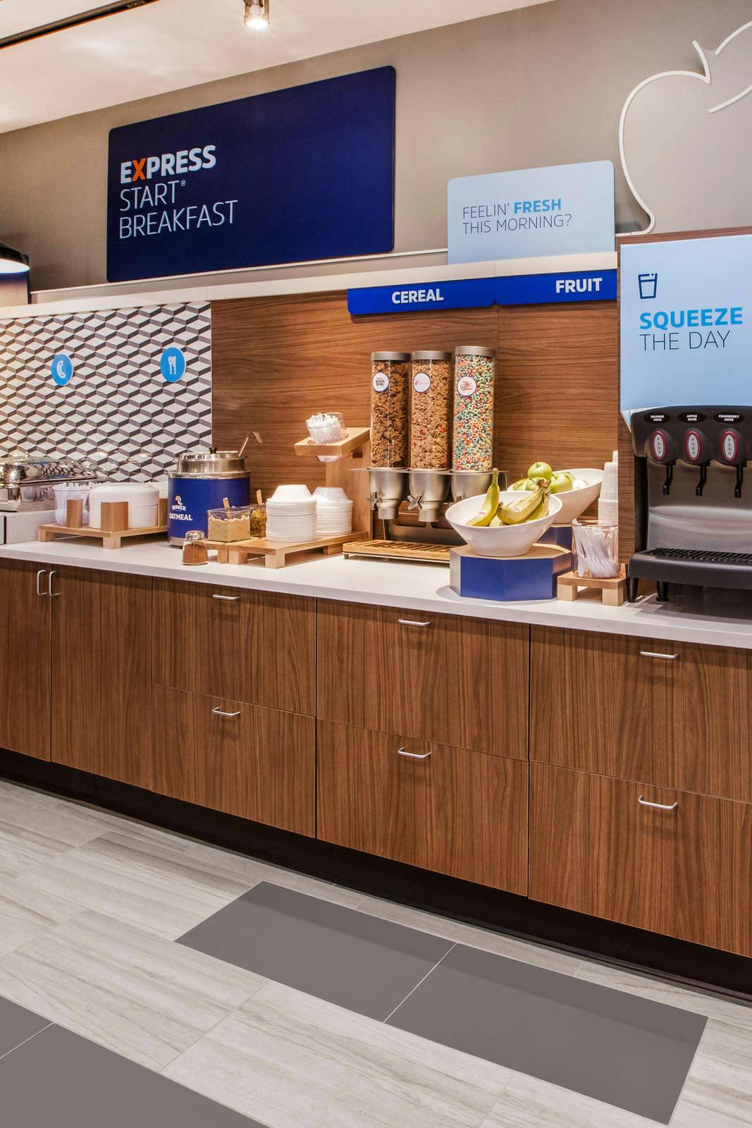 Hotel Holiday Inn Express & Suites Bourbonnais East Bradley photo 3