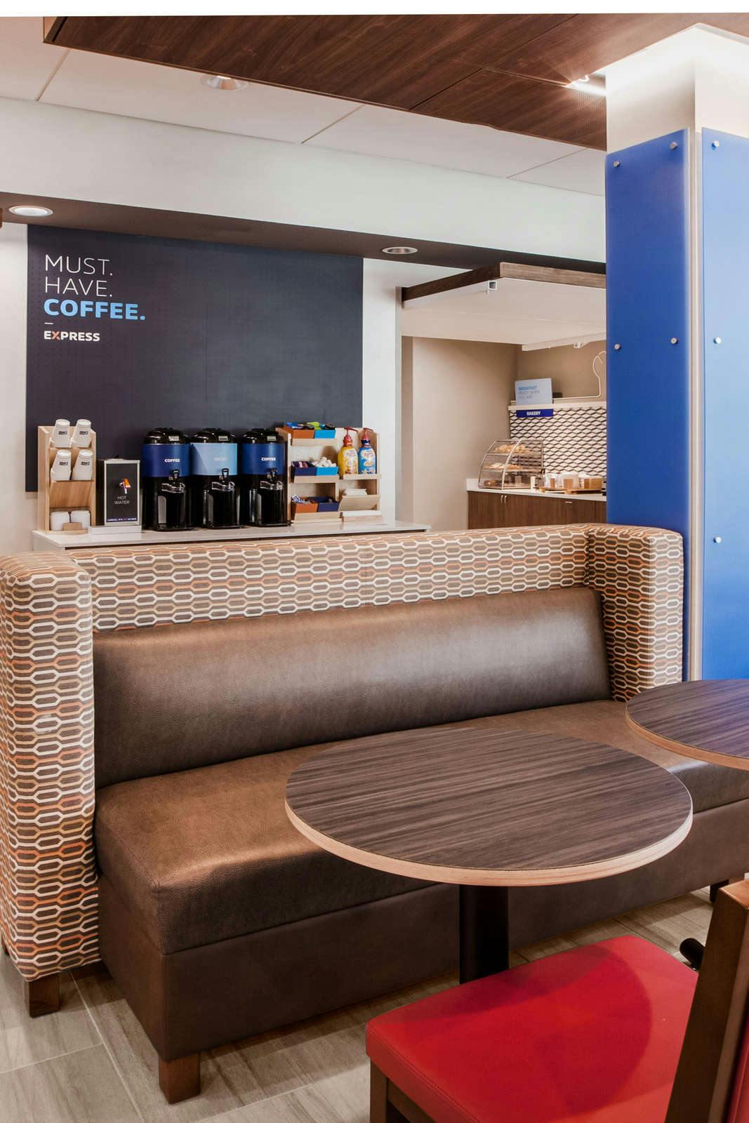 Hotel Holiday Inn Express & Suites Purcell photo 5