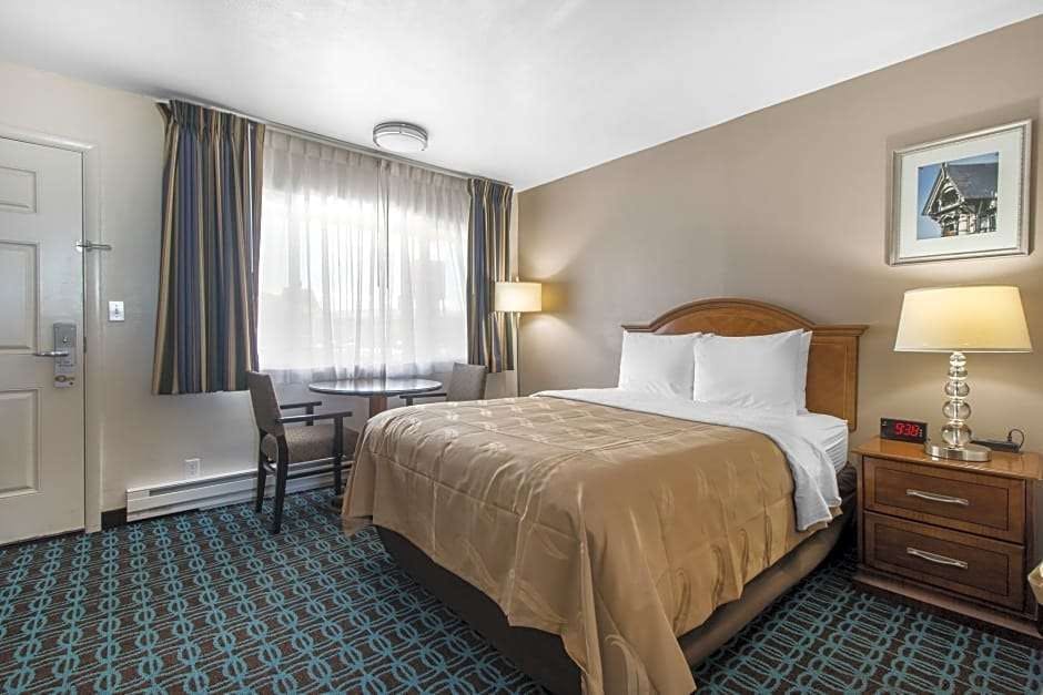 Hotel Ramada Bayside Inn and Suites photo 3