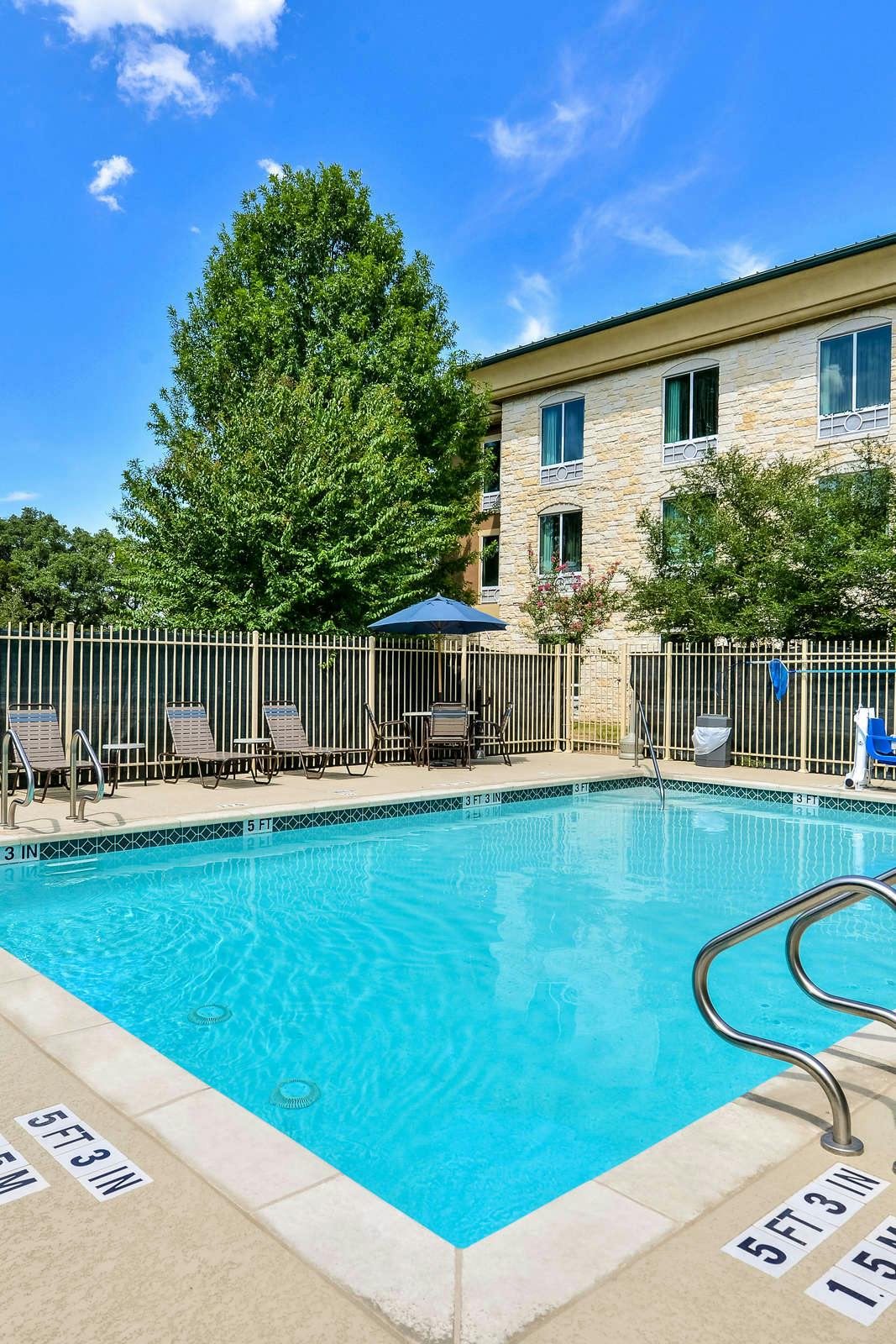 Hotel Holiday Inn Express Hotel & Suites Sunset Valley photo 1