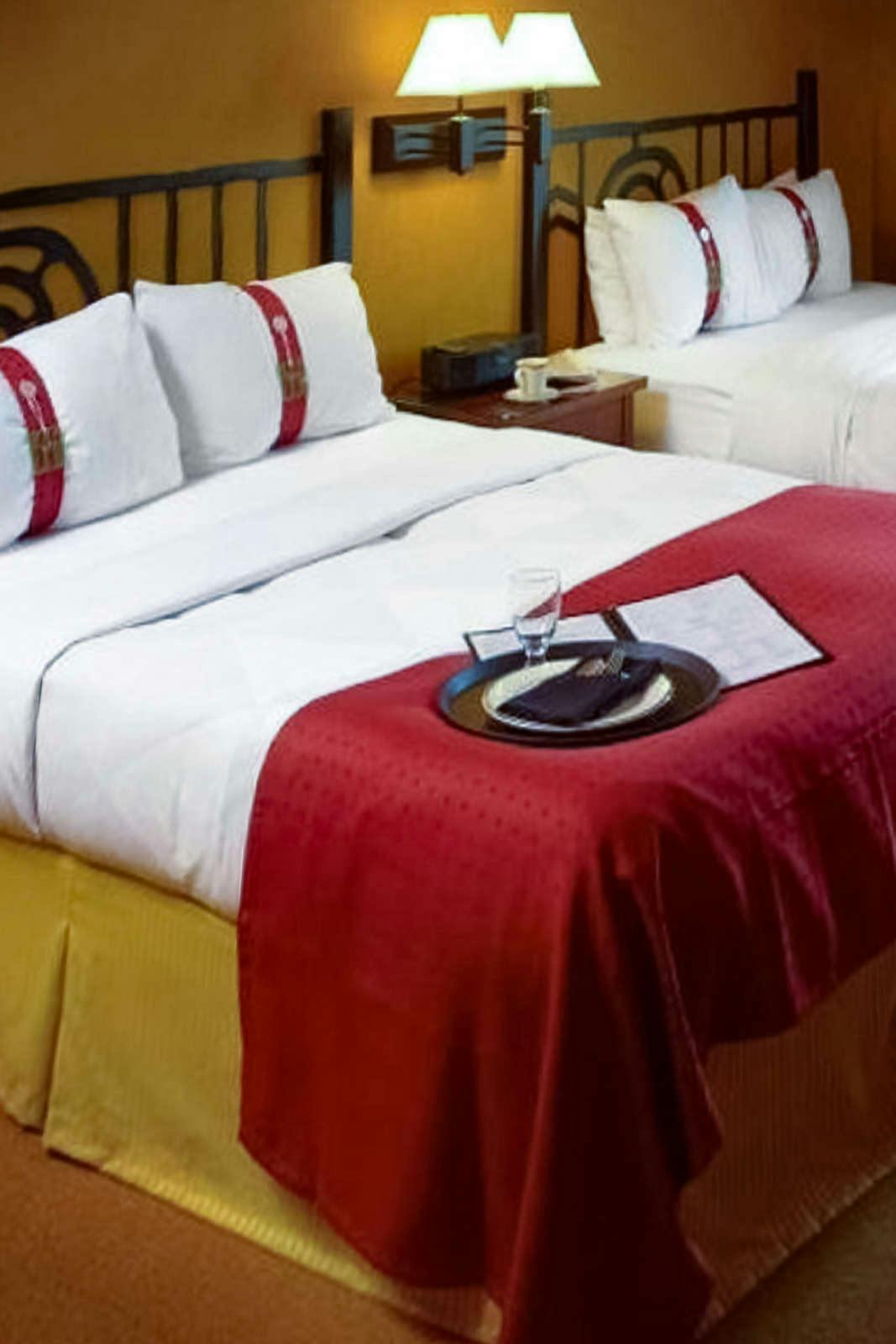 Hotel Holiday Inn Pewaukee photo 2