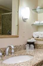 Hotel Holiday Inn Pewaukee photo 3