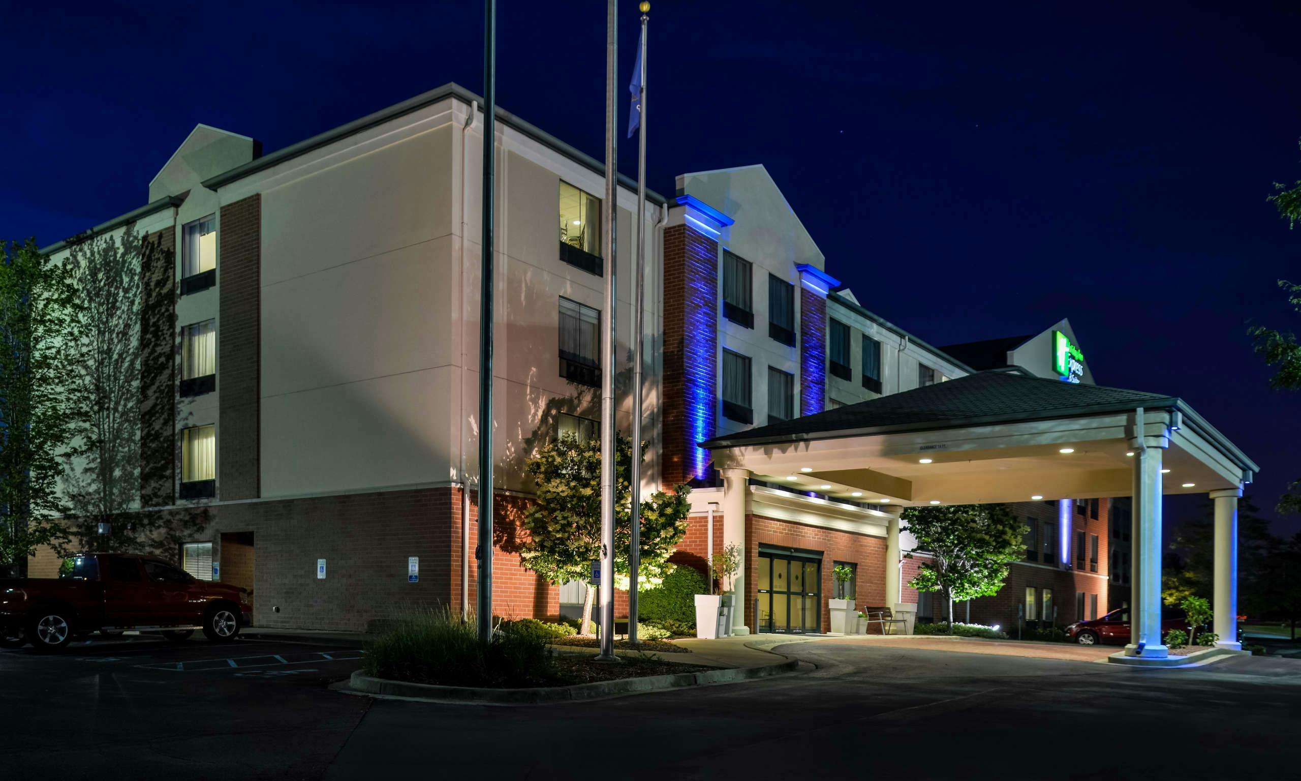 Holiday Inn Express Hotel & Suites New Berlin