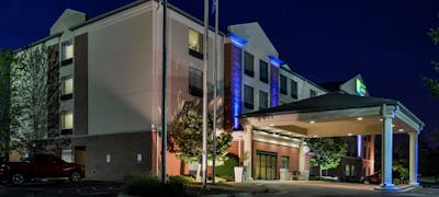 Holiday Inn Express Hotel & Suites New Berlin