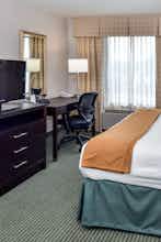 Hotel Holiday Inn Express Hotel & Suites New Berlin photo 4
