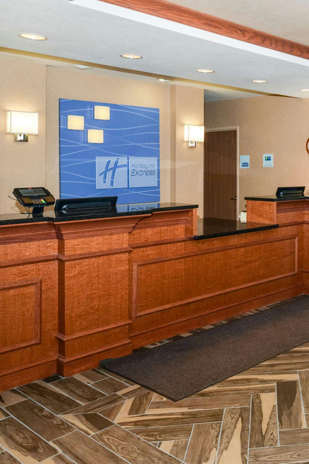 Hotel Holiday Inn Express Hotel & Suites New Berlin photo 5