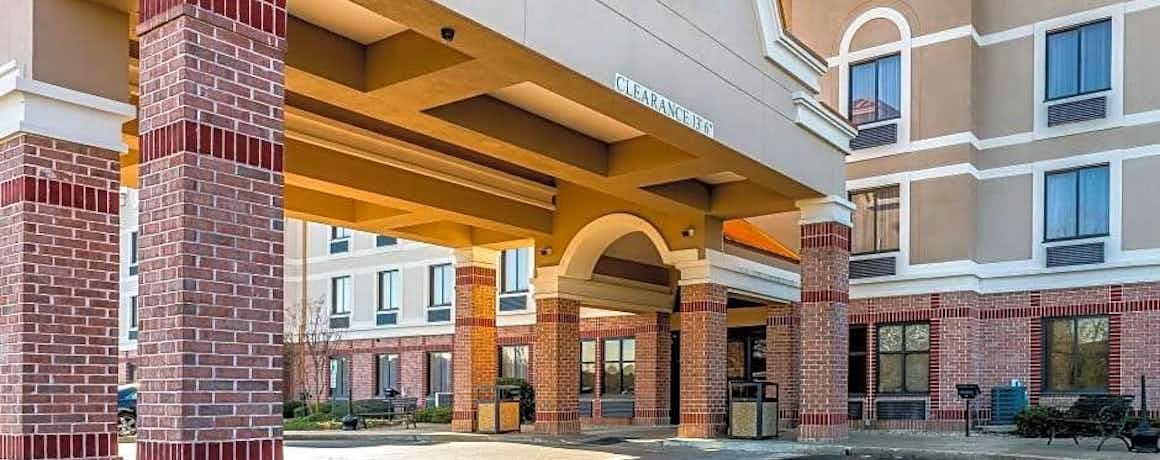 Comfort Inn & Suites Airport-American Way, Memphis - HotelTonight
