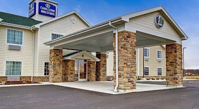 Cobblestone Hotel & Suites – Pulaski/Green Bay