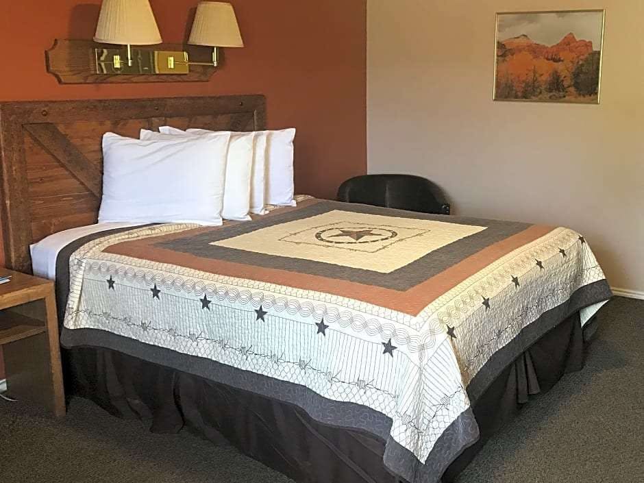 Hotel BROKEN SPUR INN AND STEAKHOUSE photo 1