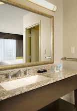 Hotel Hampton Inn and Suites Buffalo Airport photo 4