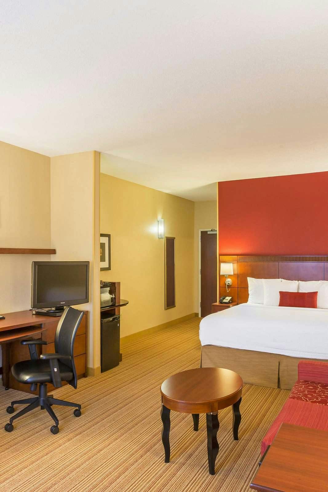 Hotel Courtyard by Marriott Louisville Northeast photo 1