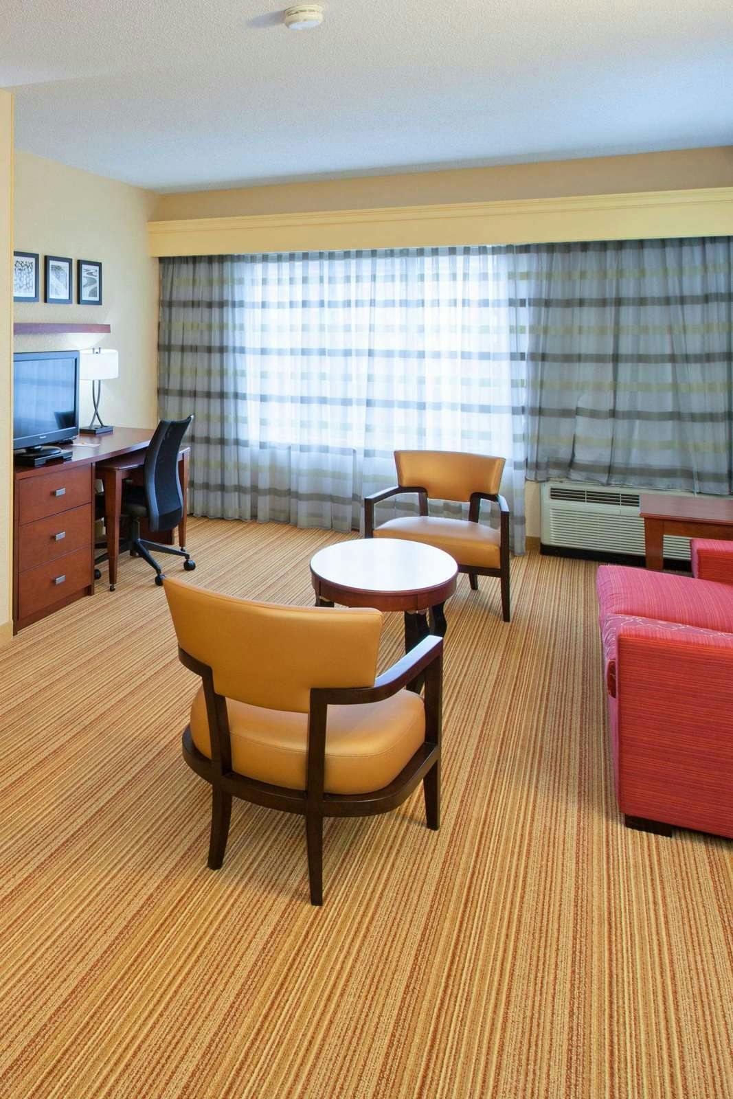 Hotel Courtyard by Marriott Louisville Northeast photo 3