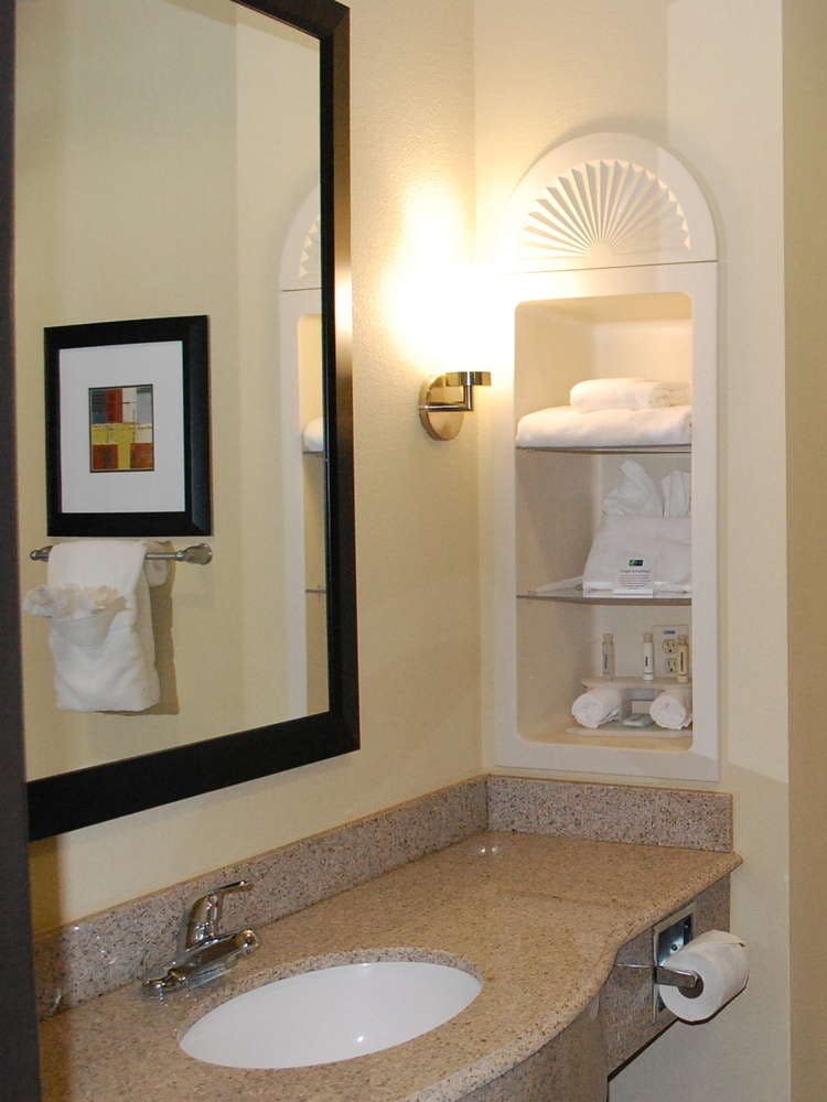 Hotel Holiday Inn Express Hotel & Suites Houston South - Pearland photo 3