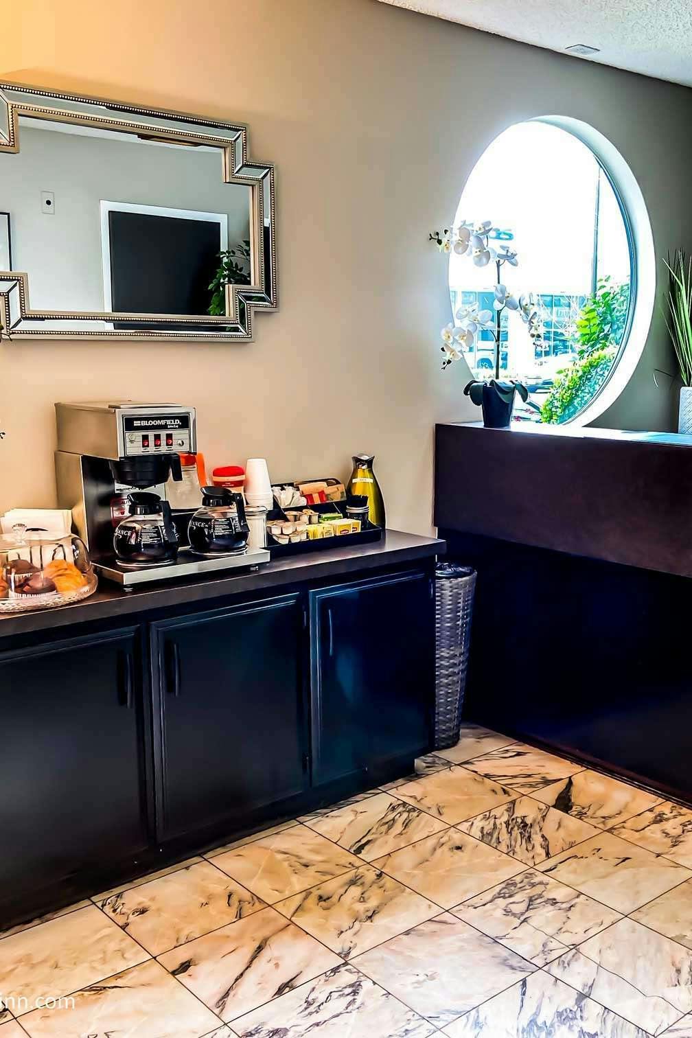 Hotel Vantage Point Inn Woodland Hills photo 5