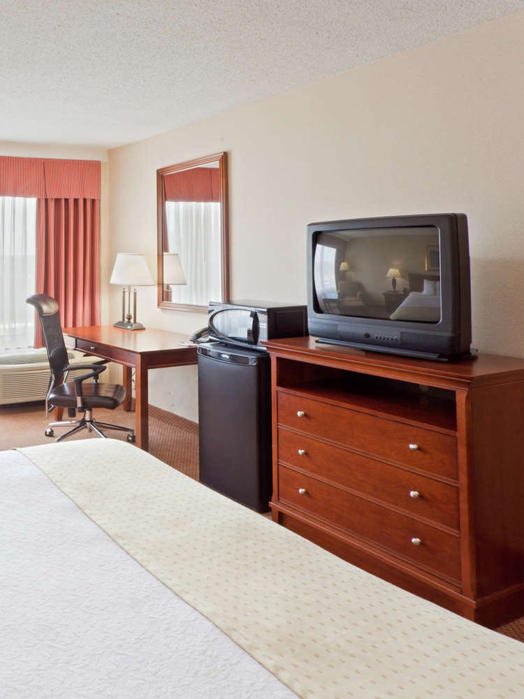 Hotel Holiday Inn Fort Washington photo 2