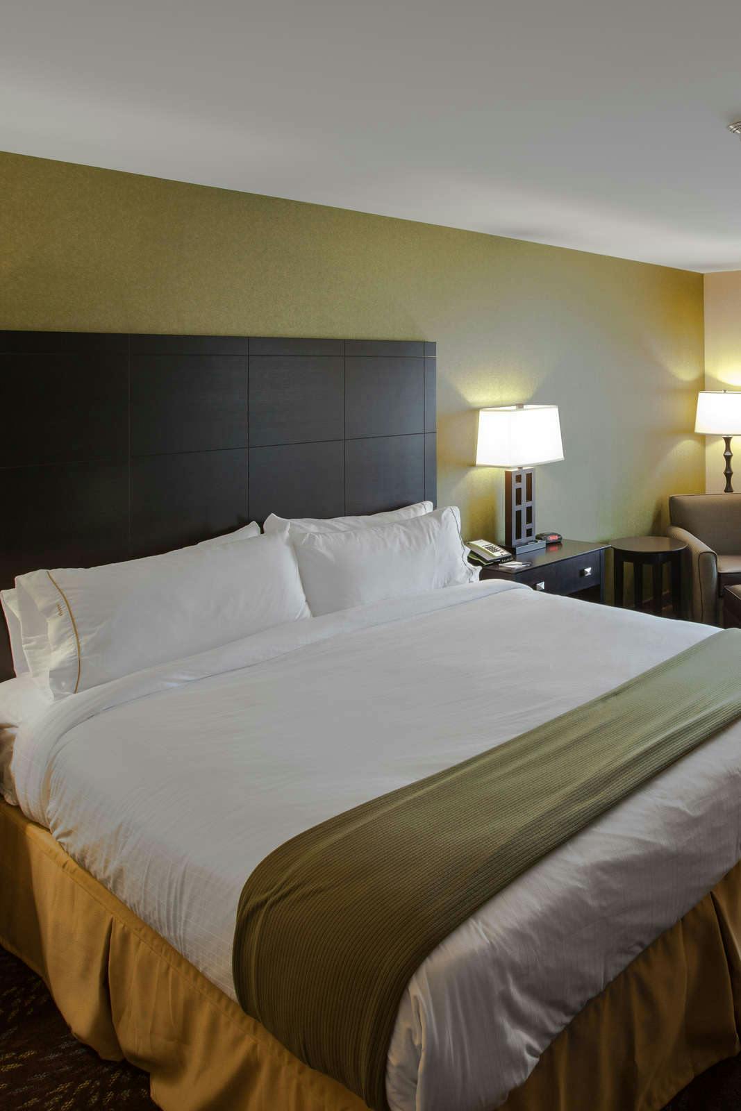 Hotel Holiday Inn Express Hotel & Suites North Troy photo 1